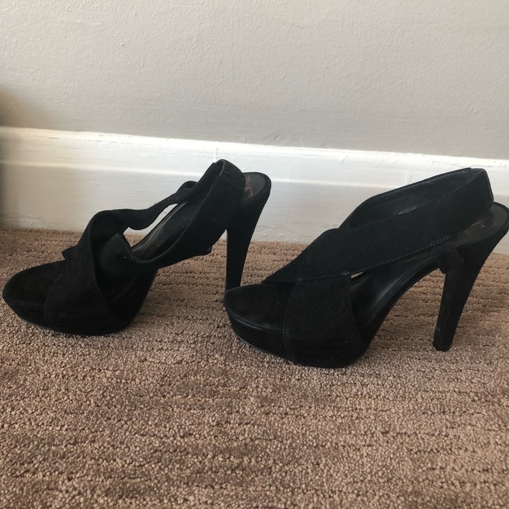 Womens black sued heels